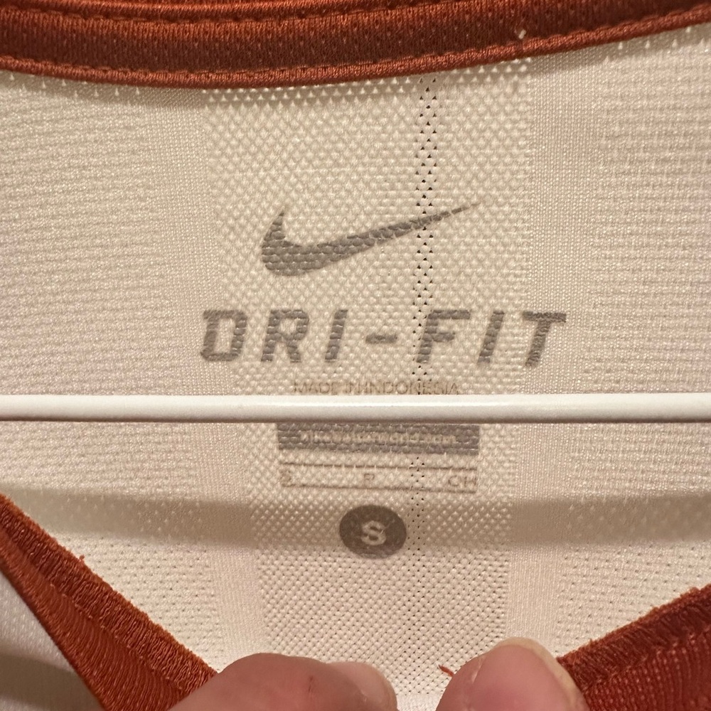 Nike Elite Texas Longhorns Dri-FIT Long Sleeve On-Court Basketball Warm-up Shirt - Picture 6 of 9